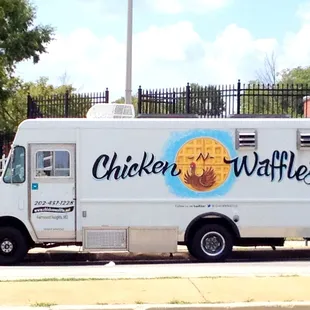 Chicken 'N' Waffles truck