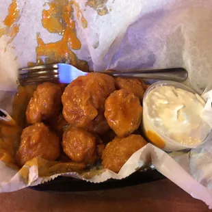 Boneless buffalo wings &amp; blue cheese