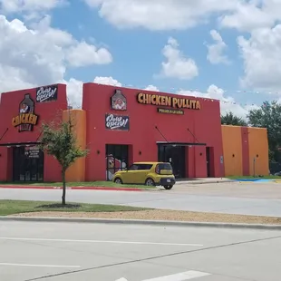 Chicken Pullita restaurant now open in the old Taco Bueno location.