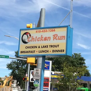 the sign for the restaurant