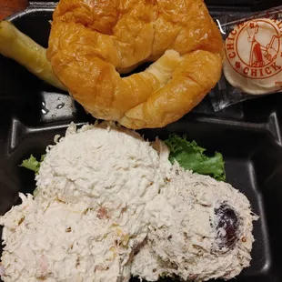 3 scoops and croissant