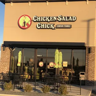 the outside of a restaurant