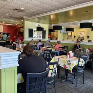 Bang - hit &apos;em with the table cloths for the real lunch vibes.