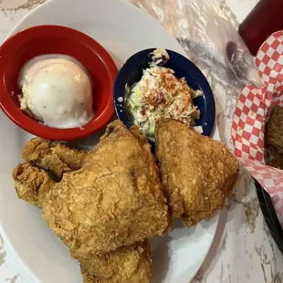 4 piece dark dinner with mashed potatoes &amp; coleslaw
