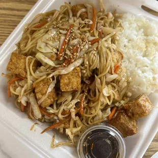 Yakisoba noodles with tofu