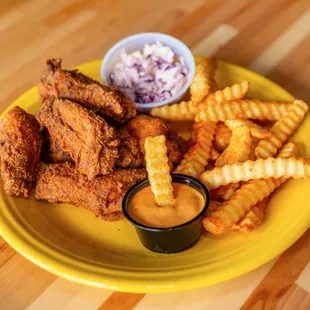 food, chicken wings and fried chicken