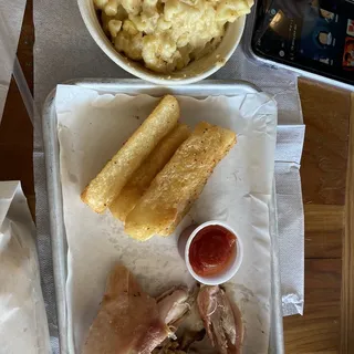 Mac 'n Queso Con Pollo