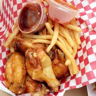 The chicken wings and fries.