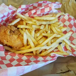 Chicken strips with rosemary fries