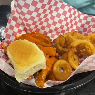 Hot wings w/ onion rings