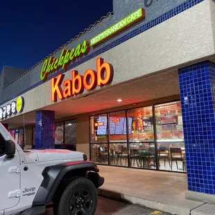 a jeep parked in front of the restaurant