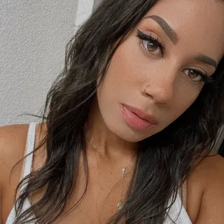 Nelly J.