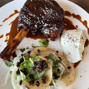 Cachete, smoked &amp; braised beef cheek, maiz pibinal, chicory salad, shaved pear, blistered grapes