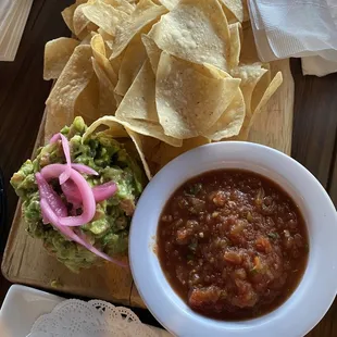 Guacamole, chips and salsa