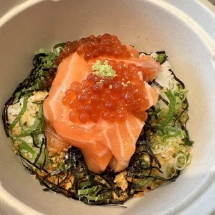 Salmon Ikura Chirashi! Really great balance of flavor 5/5! IG: @amei.eats