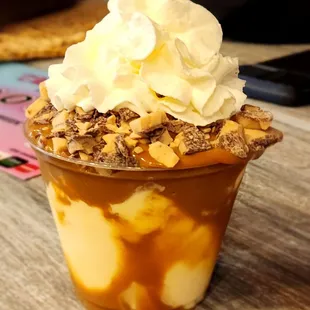 Sundae with Dulce de Leche and heath