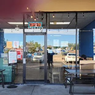 the outside of the restaurant