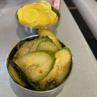 Turmeric Pickled Daikon (V)