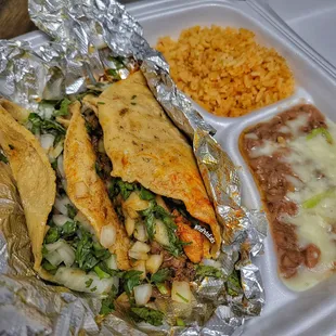 Get the barbacoa de res.