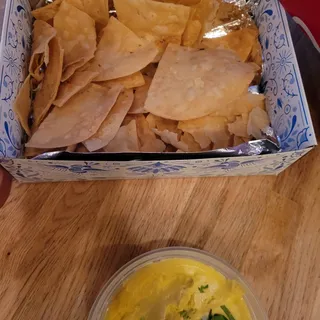 Chips & Queso