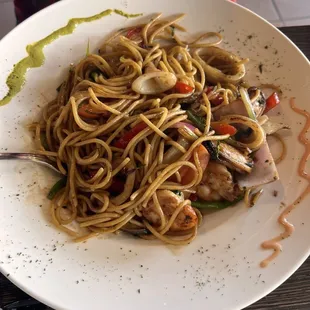 Tallarin Saltado de Mariscos