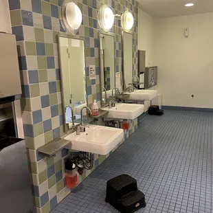 LOVED the different size sinks.... Great way to teach independence