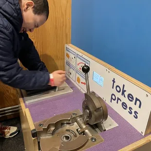 Token press