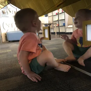 Mirrors in the walls and ceiling of this cubby
