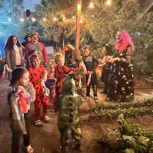 The witch bringing the kids on a fun Halloween walk