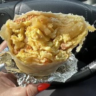 Huevos con Chorizzo y Papas Burrito
