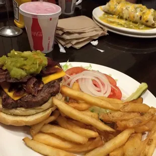 Very good hamburger with chile and bacon.