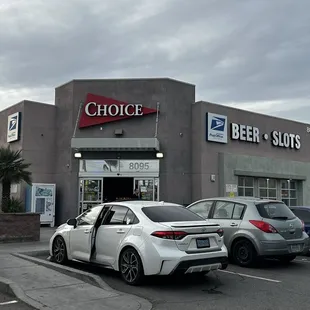 outside, ramen and noodles