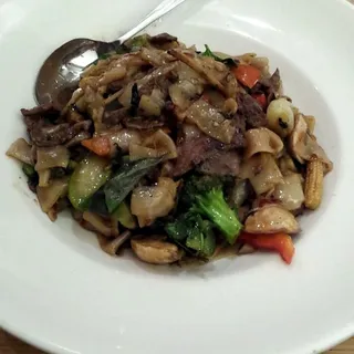 Thai Spicy Pan Fried Noodle