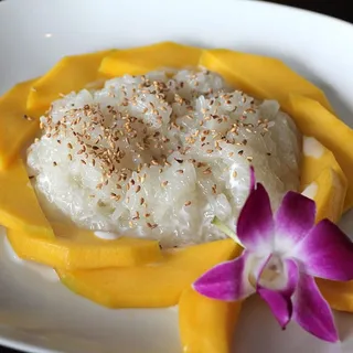 Sweet Sticky Rice with Fresh Mango