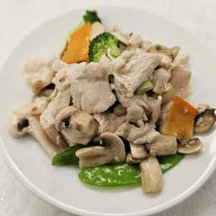 a plate of chicken and vegetables