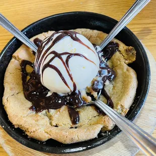 Skillet Chocolate Chip Cookie