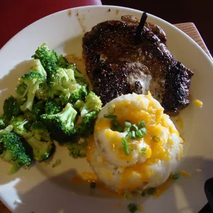Hubs order of Sirloin, Steamed Broccoli and Mashed Potatoes - October 2014