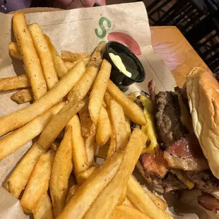 Bacon Rancher Burger*