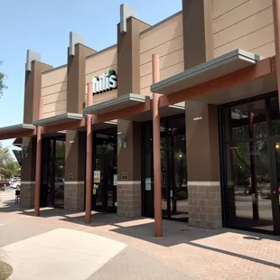 the outside of a restaurant