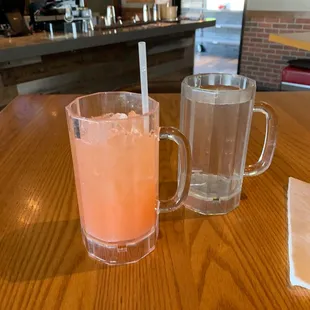 They have really good Strawberry Lemonade here! Free refills!