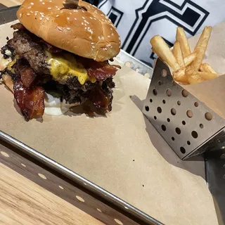 Bacon Rancher Burger*
