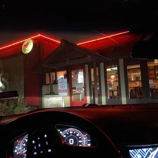 the interior of a fast food restaurant