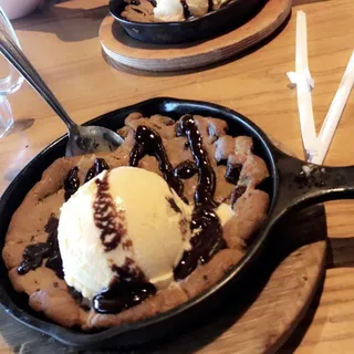 Skillet Chocolate Chip Cookie