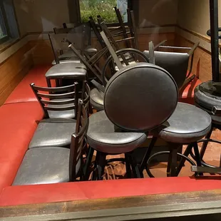 With an hour and a half wait time this is what the waiting room looks like no waiting for the older people got to stand outside