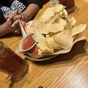 The chips and drinks that we were served right away at the Frederick location