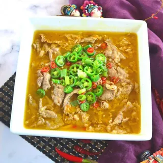 Beef With Chili In Sour Soup (Spicy)