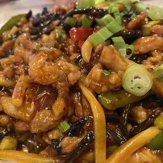 Szechuan Shredded Pork With Garlic Sauce (Spicy)