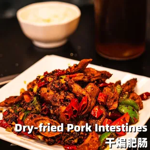 Dry-fried Pork Intestines (干煸肥肠) :
Crispy and crunchy texture, grows more flavorful with every bite.