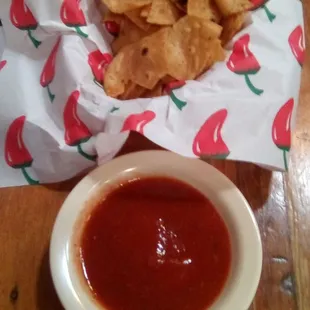 Chilitos on Foothills: excellent chips with great corn flavor and really flavorful salsa. (A-)