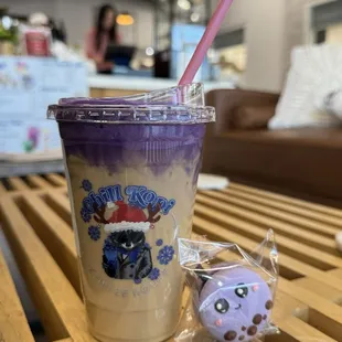 &quot;U Bae&quot; latte + a boba macaroon